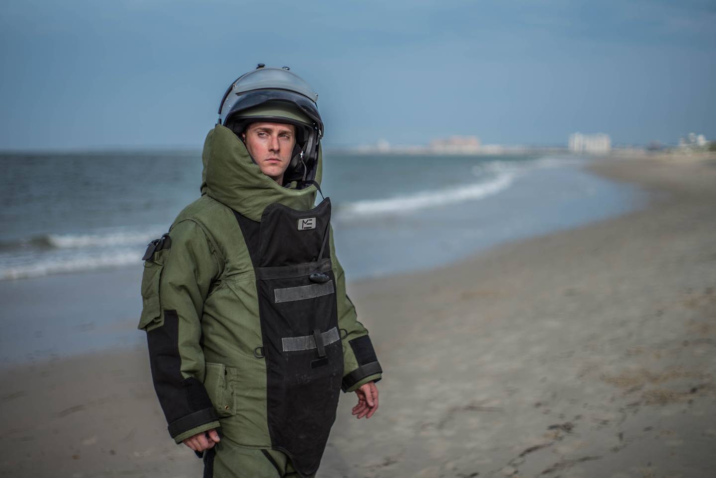 EOD officer attempts halfmarathon in a bomb suit