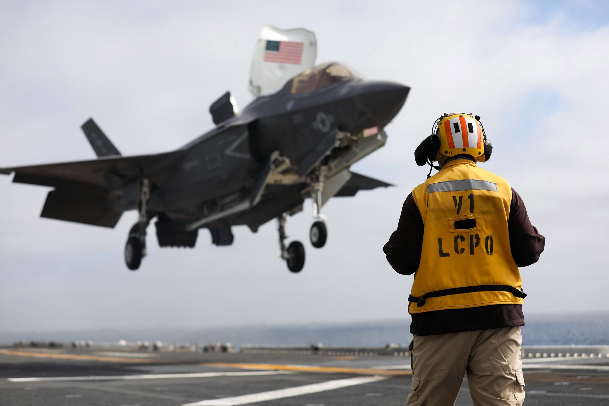 Senior Chief Aviation Boatswain’s Mate (Handling) Dennis Boyle observes an F-35B Lightning II land aboard the amphibious assault ship USS Makin Island (LHD 8) on Oct. 19, 2020, in the Pacific Ocean.